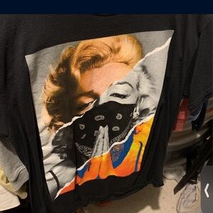 Large Marilyn T